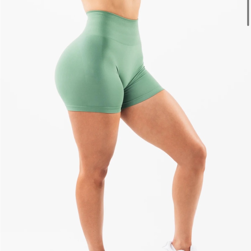 Alphalete amplify shorts
